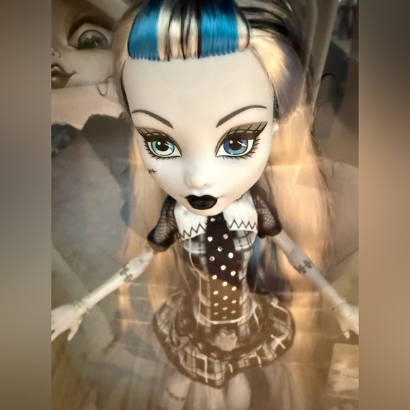 Nwt Mattel Monster High Reel Drama Frankie Stein Doll - NRFB - Picture 2 of 8